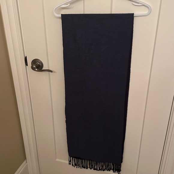 Stewart of Scotland Navy Blue / Blue Soft Reversible Scarf with Fringe - Picture 3 of 6